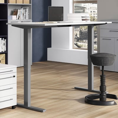 Zit-sta bureau Osmond 160cm elektrisch verstelbaar - lichtgrijs/zilver Zit-sta bureau Osmond 160cm elektrisch verstelbaar - lichtgrijs/zilver