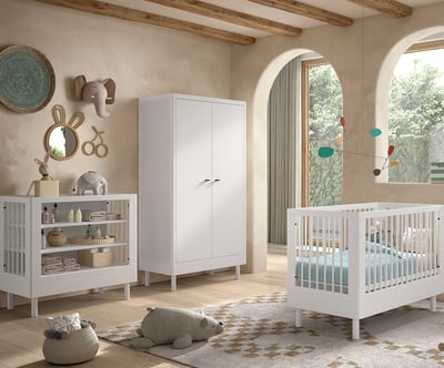 Babykamer Forrest: babybed 60x120cm, verzorgingstafel, kleerkast - wit beukenhout Babykamer Forrest: babybed 60x120cm, verzorgingstafel, kleerkast - wit beukenhout
