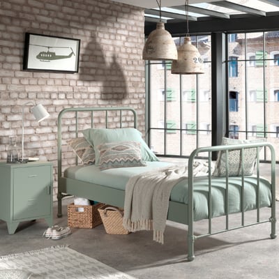 Bed Bronxx metaal 90x200 (incl. lattenbodem) met nachtkastje - mat olijfgroen Bed Bronxx metaal 90x200 (incl. lattenbodem) met nachtkastje - mat olijfgroen