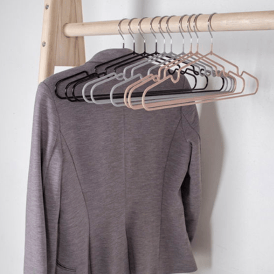 Rose-gecoate metalen kleerhangers, set van 10 Rose-gecoate metalen kleerhangers, set van 10