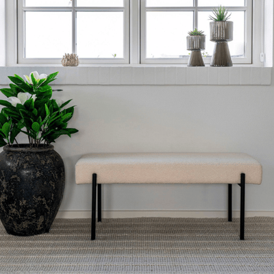 Witte Bouclé Bank met Zwarte Poten - 100x36x42,5 cm Witte Bouclé Bank met Zwarte Poten - 100x36x42,5 cm