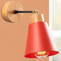 Verfijnde Moderne Rode Wandlamp | Metalen Behuizing, Houten Voet | 14cm Diameter, 25cm Hoogte