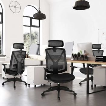 Songmics Ergonomische Bureaustoel met Voetsteun - Zwart, 150 kg Belastbaar, In Hoogte Verstelbaar en Schommelfunctie