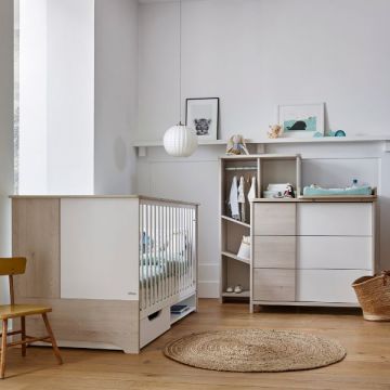 Peuterkamerset Binno | Baby- en peuterbed, bedlade, commode met verzorgingstafel, boekenkast | Milky Pine-design